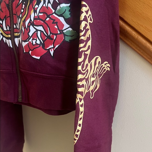 Ed Hardy Burgundy Hoodie with Tiger and Rose Design Size Medium New With Tsg - Picture 4 of 10